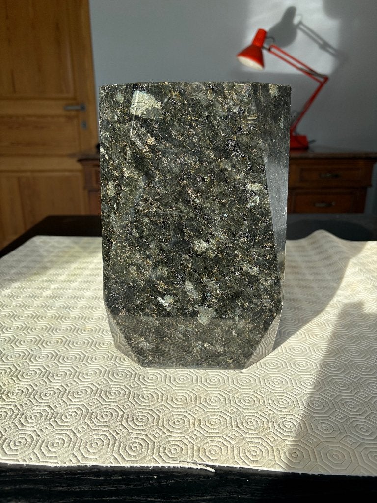 Vase en granit pour monument funéraire, Ophalen, Nieuw