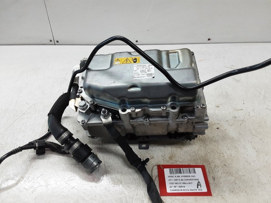 CHARGEUR DE BATTERIE (A1779003106), Autos : Divers, Outils de voiture, Utilisé