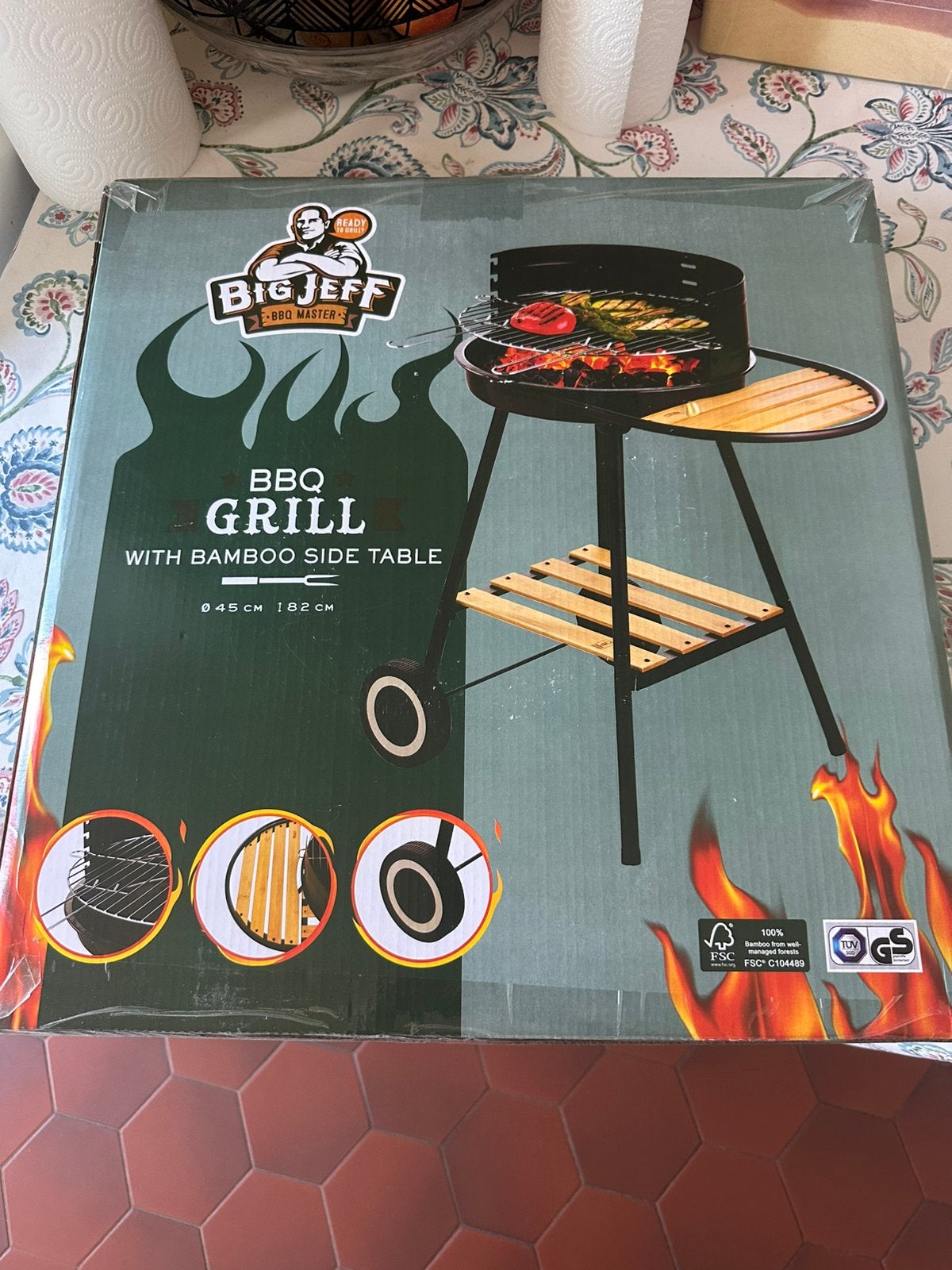 Barbecue au charbon jamais utilisé encore dans son emballage, Jardin & Terrasse, Enlèvement, Neuf