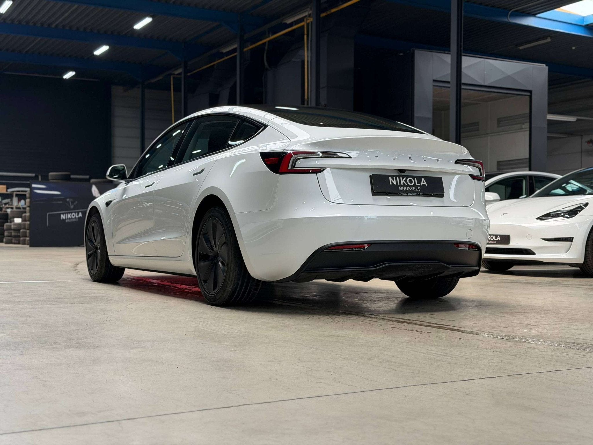 Tesla Model 3 REAR WHEEL DRIVE - LOW MILEAGE - HIGHLAND PREM, Autos, Tesla, 513 km, Achat, 261 ch, 4 portes