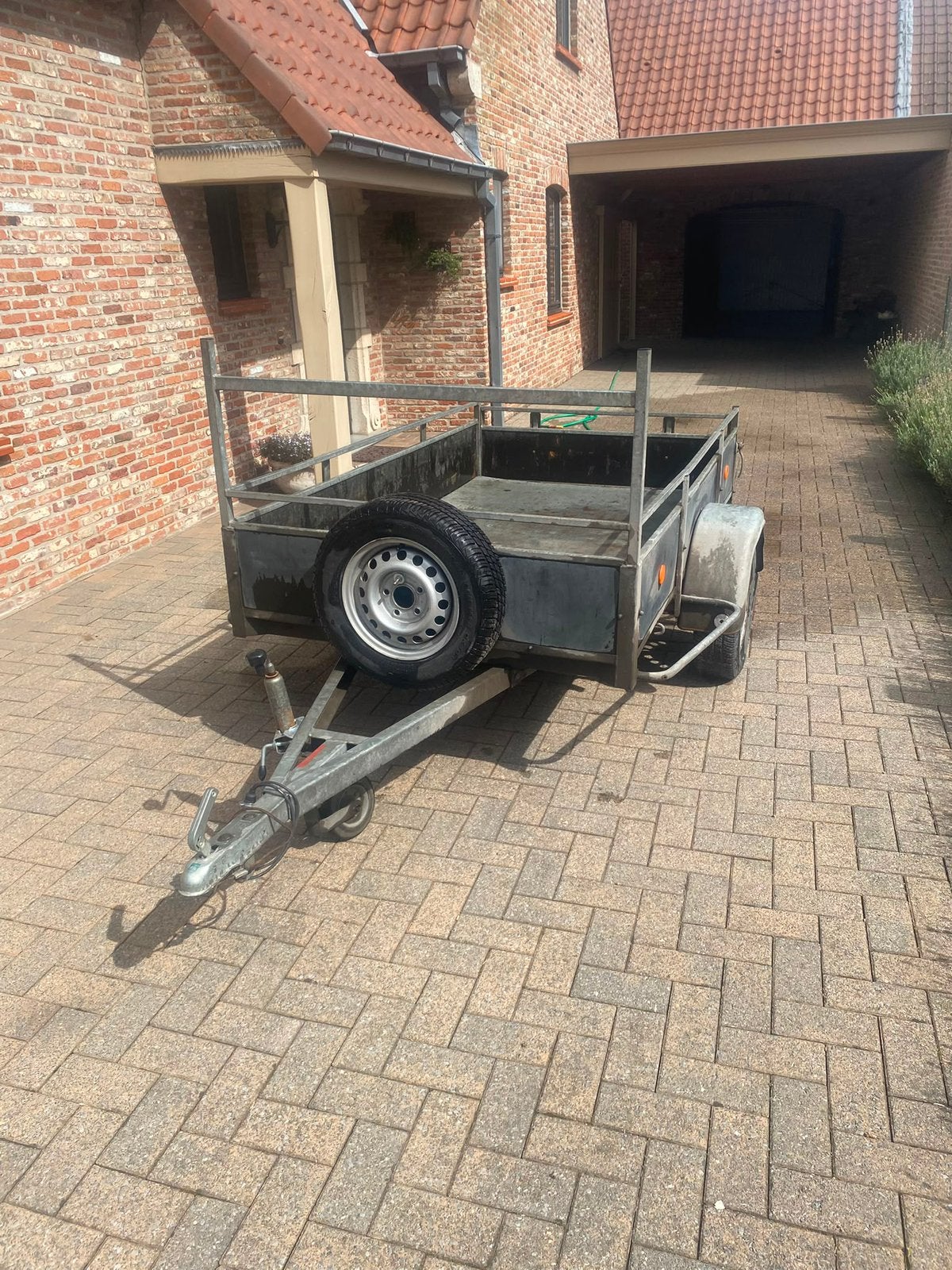 Enkelasser aanhangwagen, Ophalen, Zo goed als nieuw