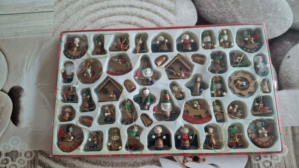 coffret de 50 petite figurine noel en bois, Divers, Enlèvement ou Envoi, Comme neuf