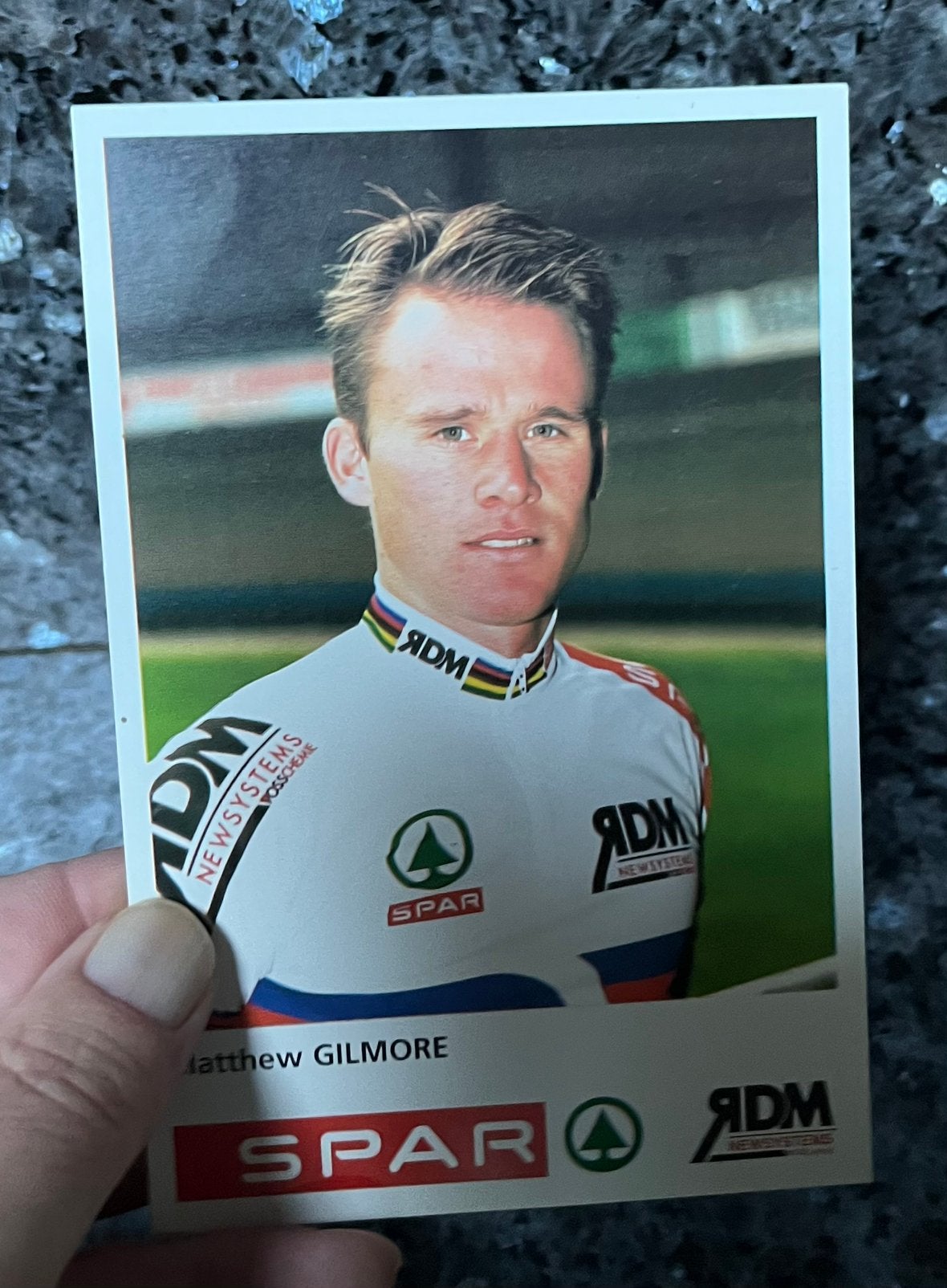 Le cycliste Matthew Gilmore, champion du monde, Enlèvement, Comme neuf