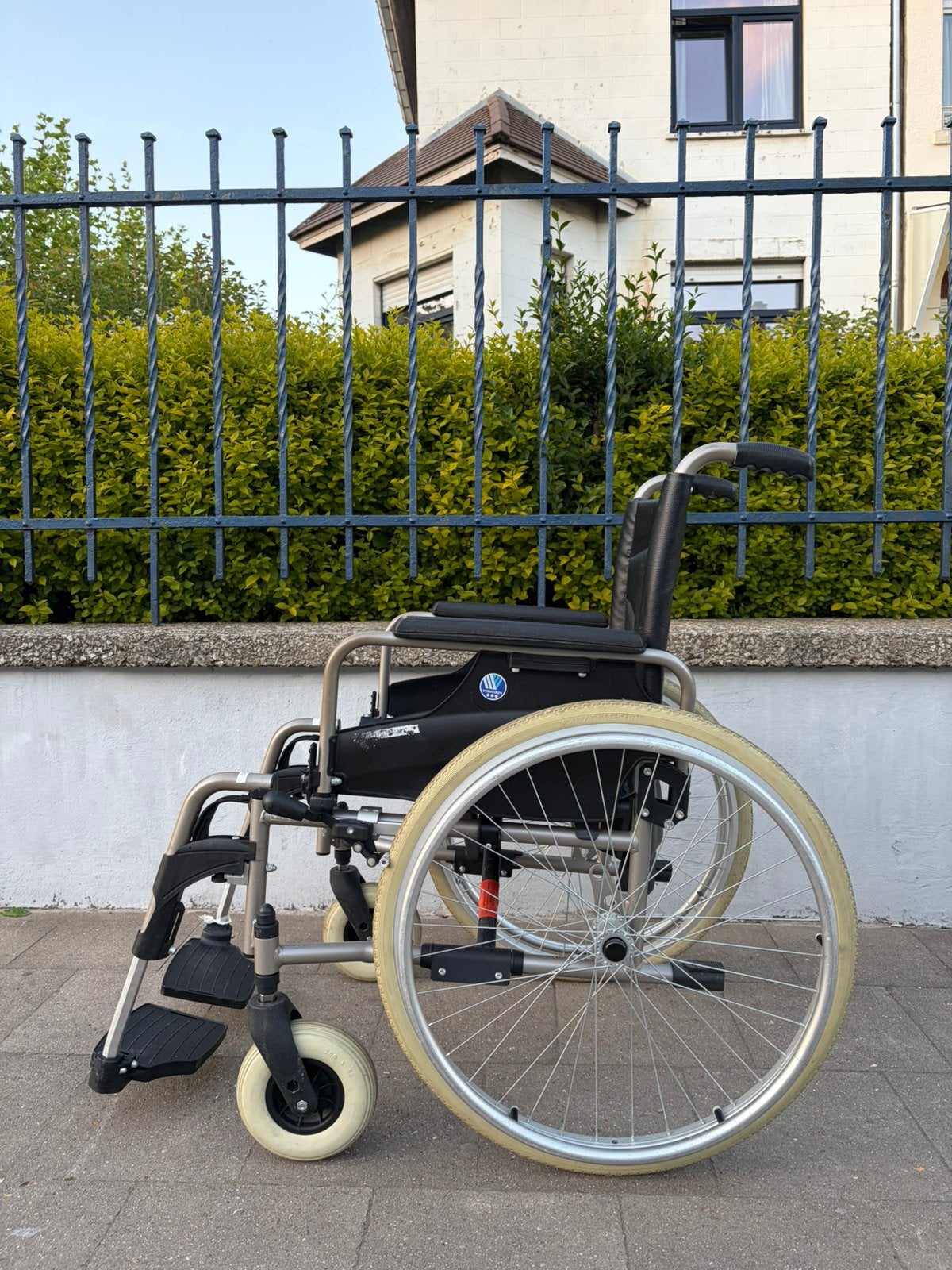 Vermeiren V 200 opvouwbare rolstoel nieuwstaat, Ophalen of Verzenden, Inklapbaar, Zo goed als nieuw, Handbewogen rolstoel