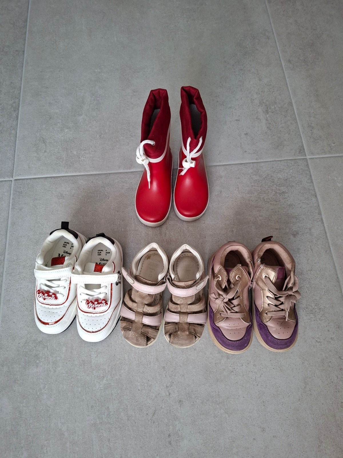 Schoenen - Sandalen en laarzen - maat 25, Kinderen en Baby's, Babykleding | Schoentjes en Sokjes, Ophalen, Laarsjes