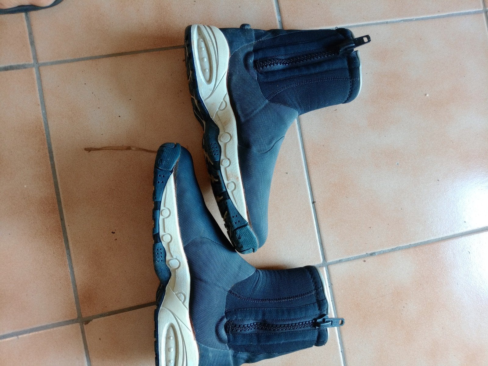 Camaro pantoffels met dikke zool maat 41, Ophalen of Verzenden
