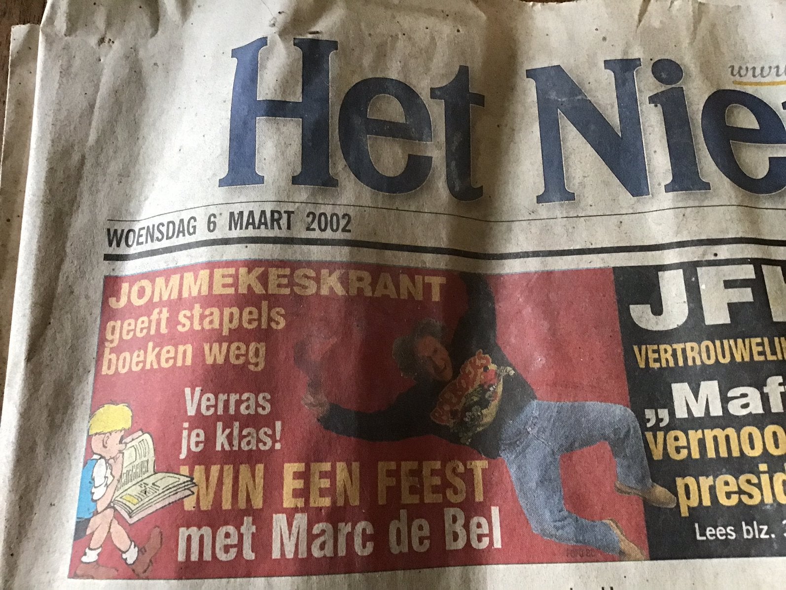 Oude krant  Het Nieuwsblad Woensdag 6 maart 2002, Ophalen of Verzenden, Zo goed als nieuw, Krant