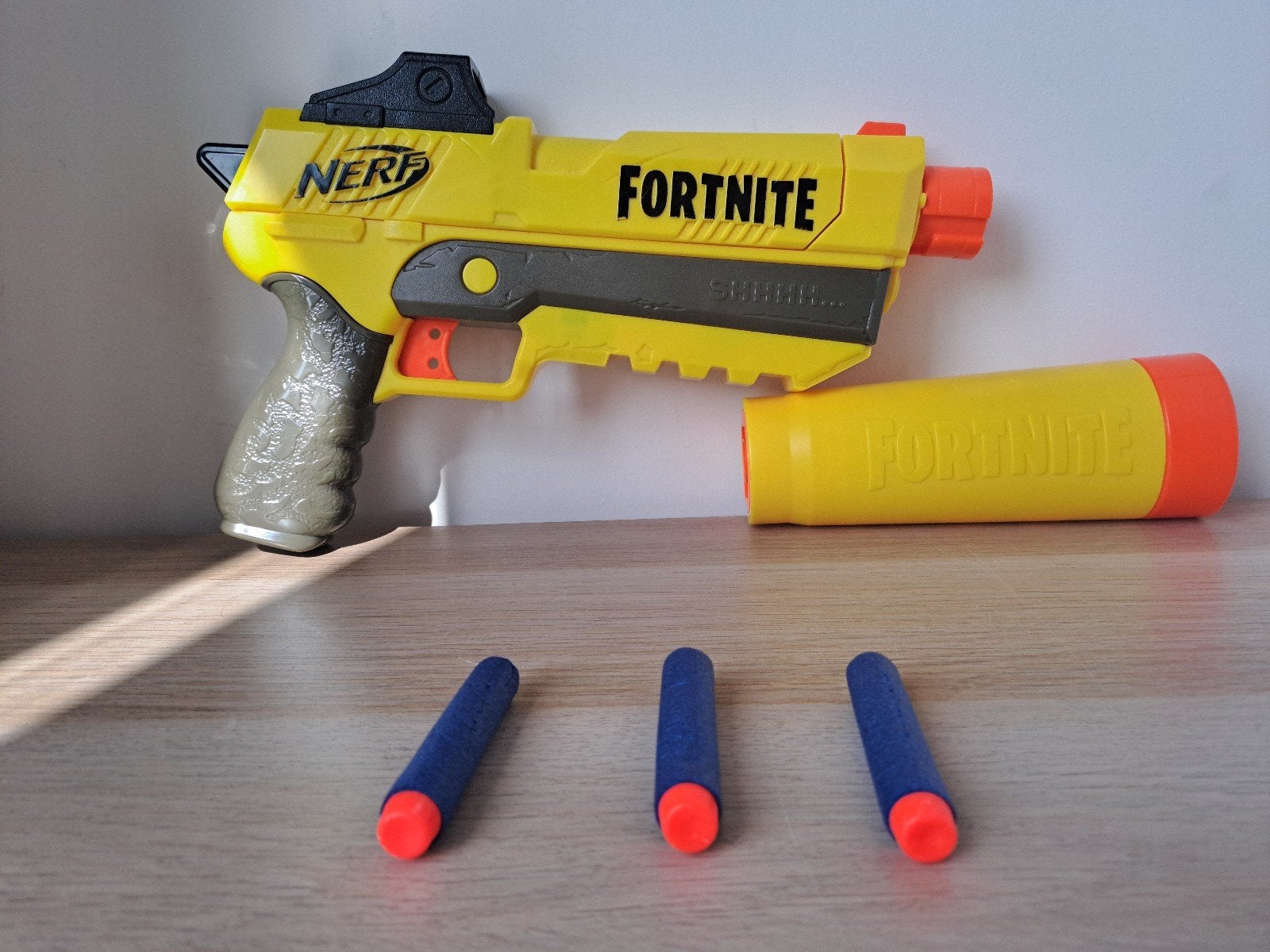 NERF Fortnite Silenced Pistol Blaster + Demperset + 3 Darts, Ophalen of Verzenden, Zo goed als nieuw