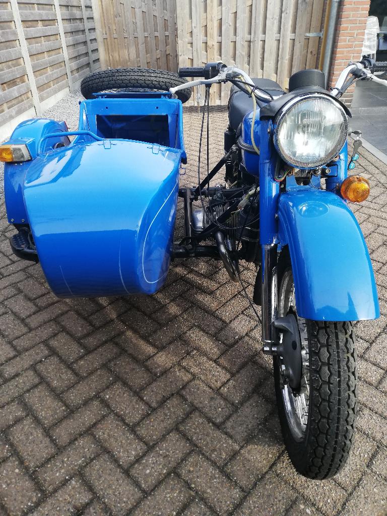Ural avec sidecar, Motos, Motos | Oldtimers & Ancêtres, Tourisme, 12 à 35 kW, 2 cylindres, Occasion, Occasion, Enlèvement