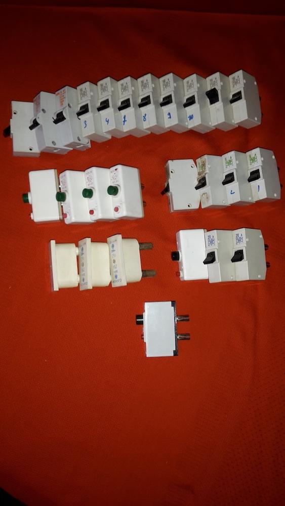 Fusibles anciens, Bricolage & Construction, Électricité & Câbles, Enlèvement, Utilisé, Autres types