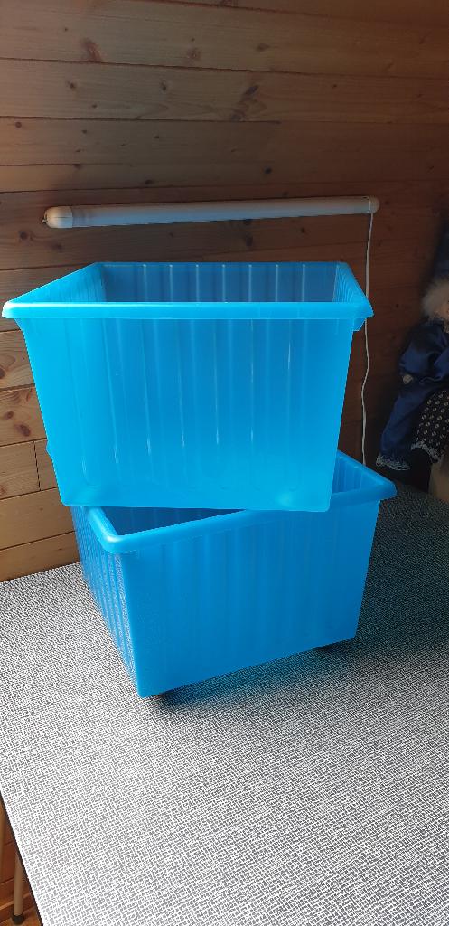 2 plastiek bakken, Ophalen of Verzenden, Gebruikt, Bak of Kist