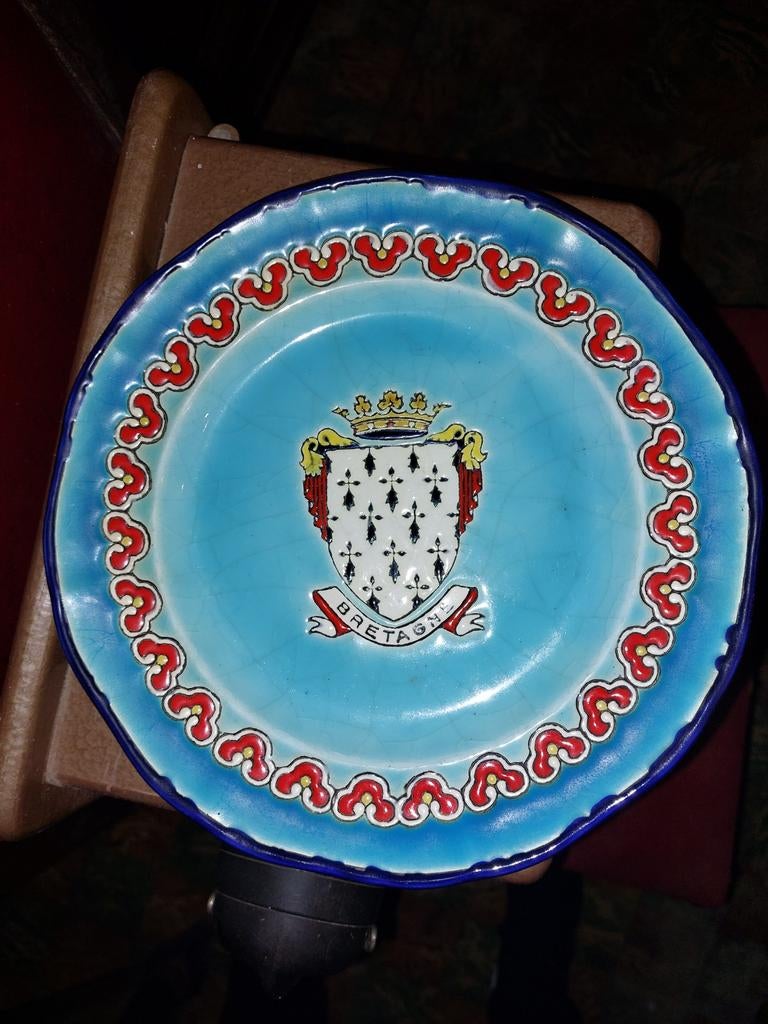 Emaux de Longwy blason Bretagne, Enlèvement