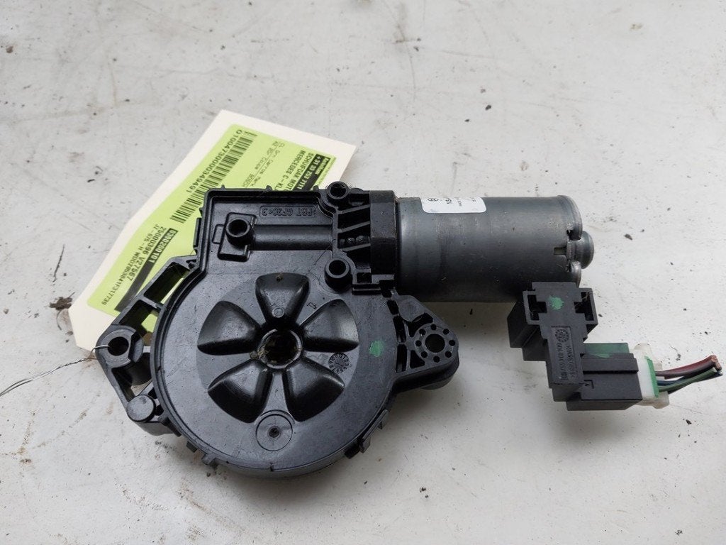 TOIT OUVRANT MOTEUR Mercedes-Benz C (C205) (01-2015/04-2023), Robert Bosch AG, Mercedes-Benz, Utilisé, Robert-Bosch-Allee 1
74232  Abstatt, DE