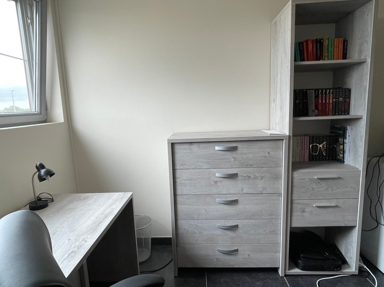 Bureau met ladekast en boekenkast in ribbeck eik lichtgrijs, Huis en Inrichting, Ophalen