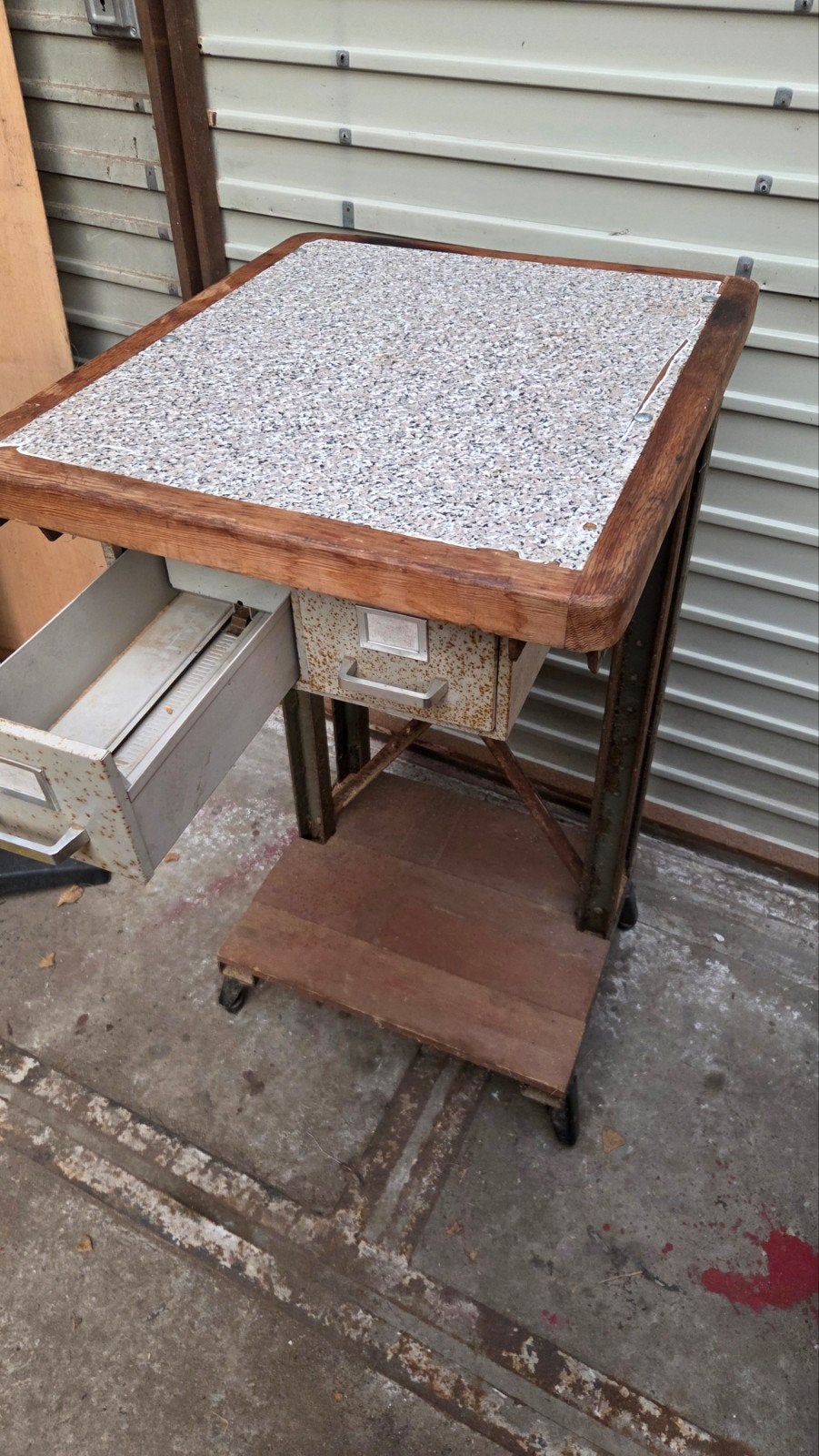 Metalen Werktafel kast
Staantafel, Tuin en Terras, Overkappingen, Ophalen