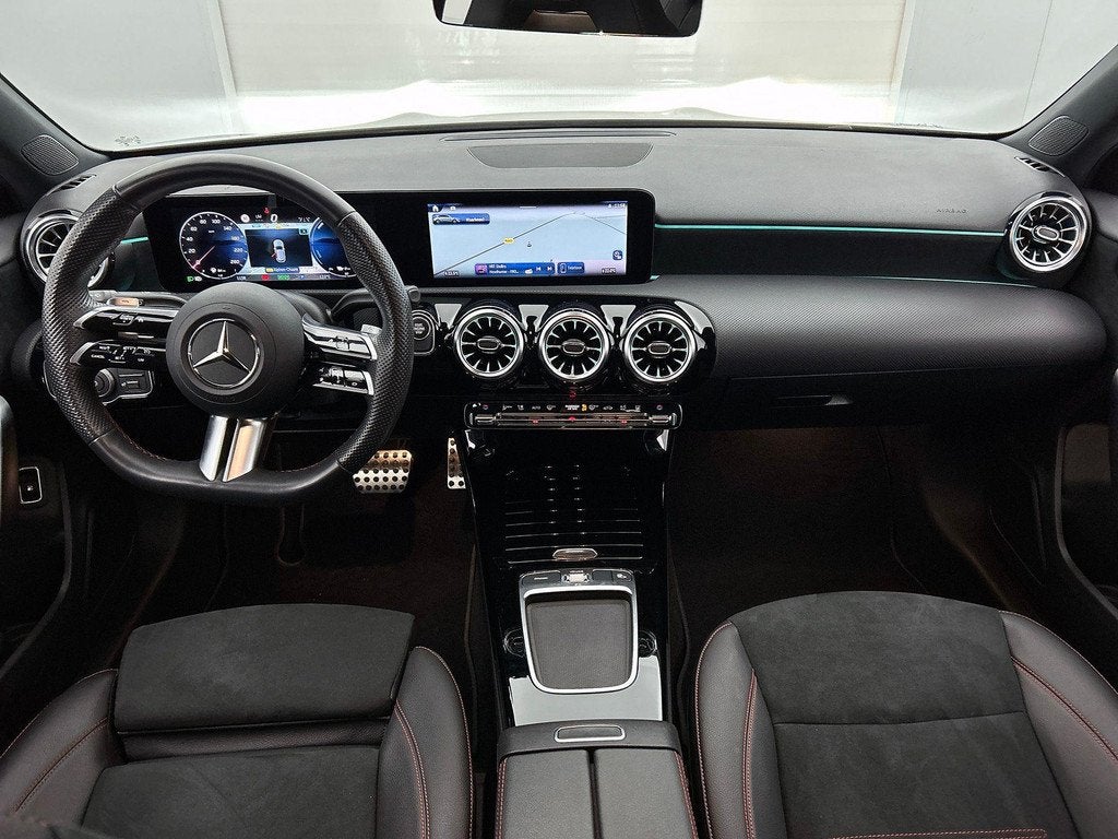 Mercedes-Benz A-Klasse 250 e Hatchback AMG Line | Verwarmde, Stof, Gebruikt, Euro 6, 4 cilinders