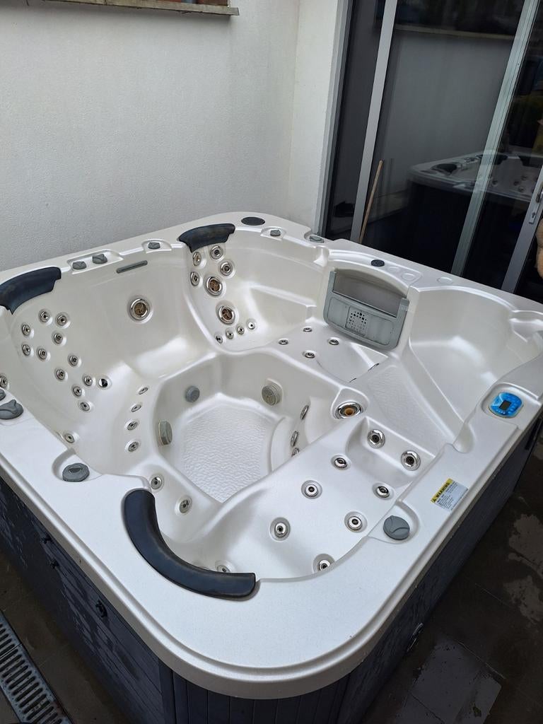 Te Koop mooie Jacuzzi Spanet sv2 voor 7 pers, Ophalen, Pomp