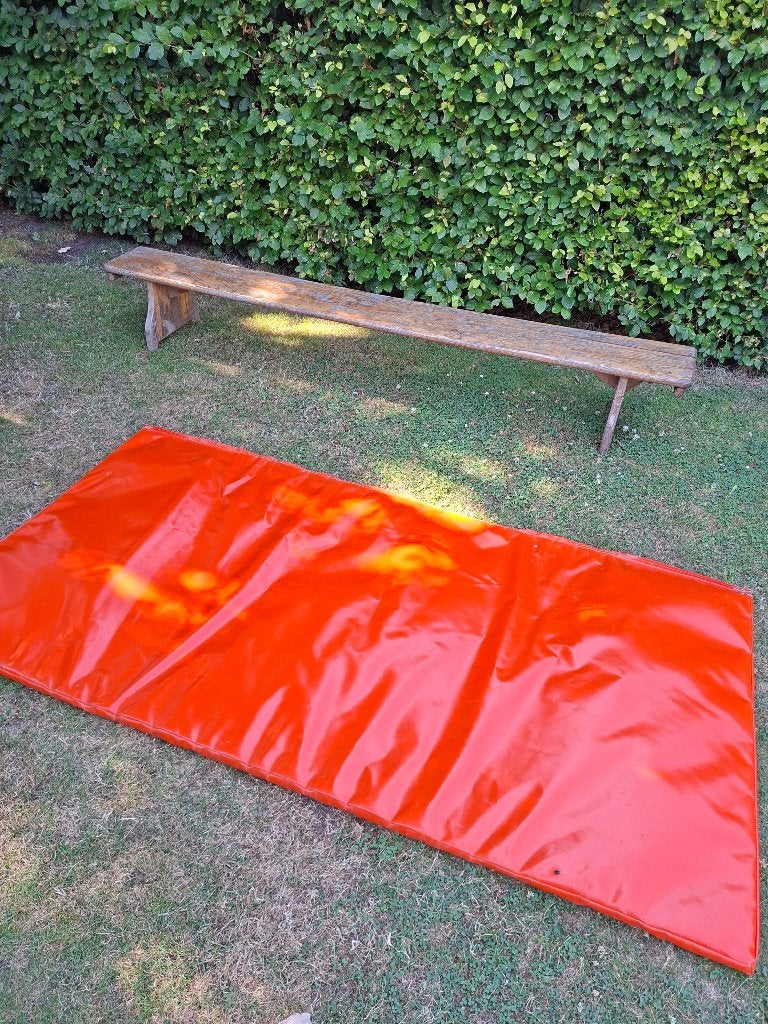 turnmat oranje in goede staat 2x1m, Sports & Fitness, Gymnastique, Enlèvement, Utilisé, Orange, Matériel