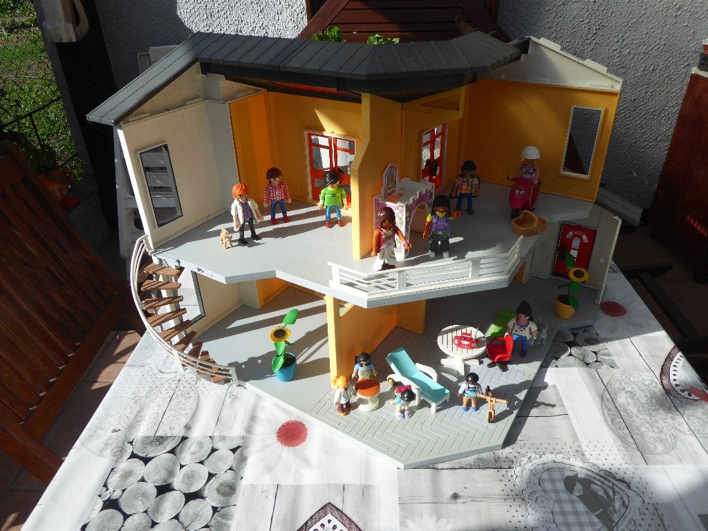 Playmobil, geobra maison +personnages + mobilier, Enfants & Bébés, Jouets | Playmobil, Enlèvement ou Envoi, Utilisé, Pièces détachées