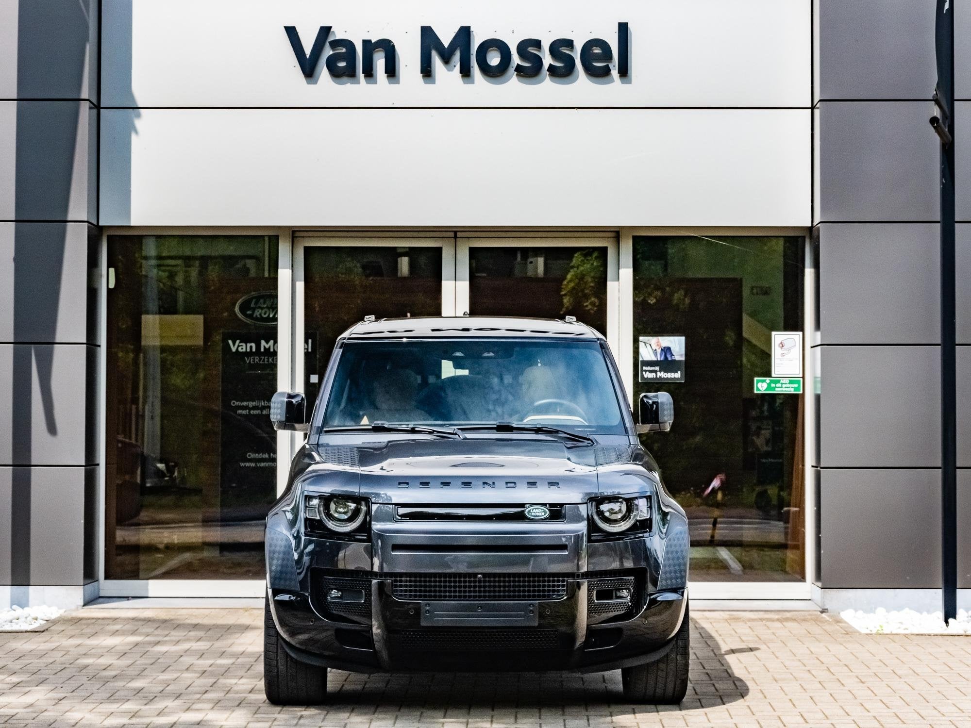 Land Rover Defender 110 D300 X-Dynamic HSE (automatique), Autos, Cuir, Argent ou Gris, 227 g/km, 3495 kg