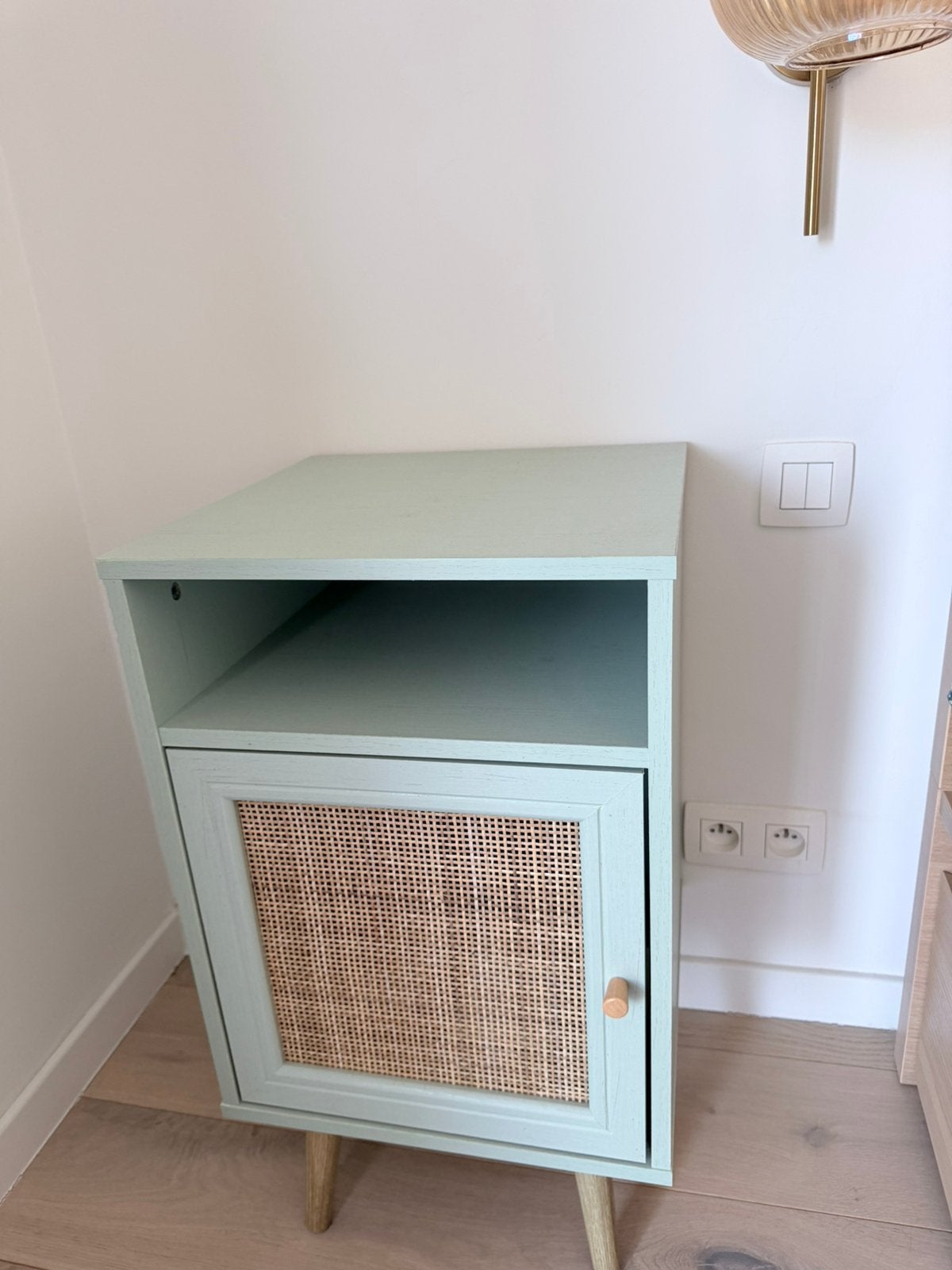 Appelblauwzeegroen nachtkastje., Huis en Inrichting, Ophalen, Gebruikt, Minder dan 45 cm, 70 cm of meer