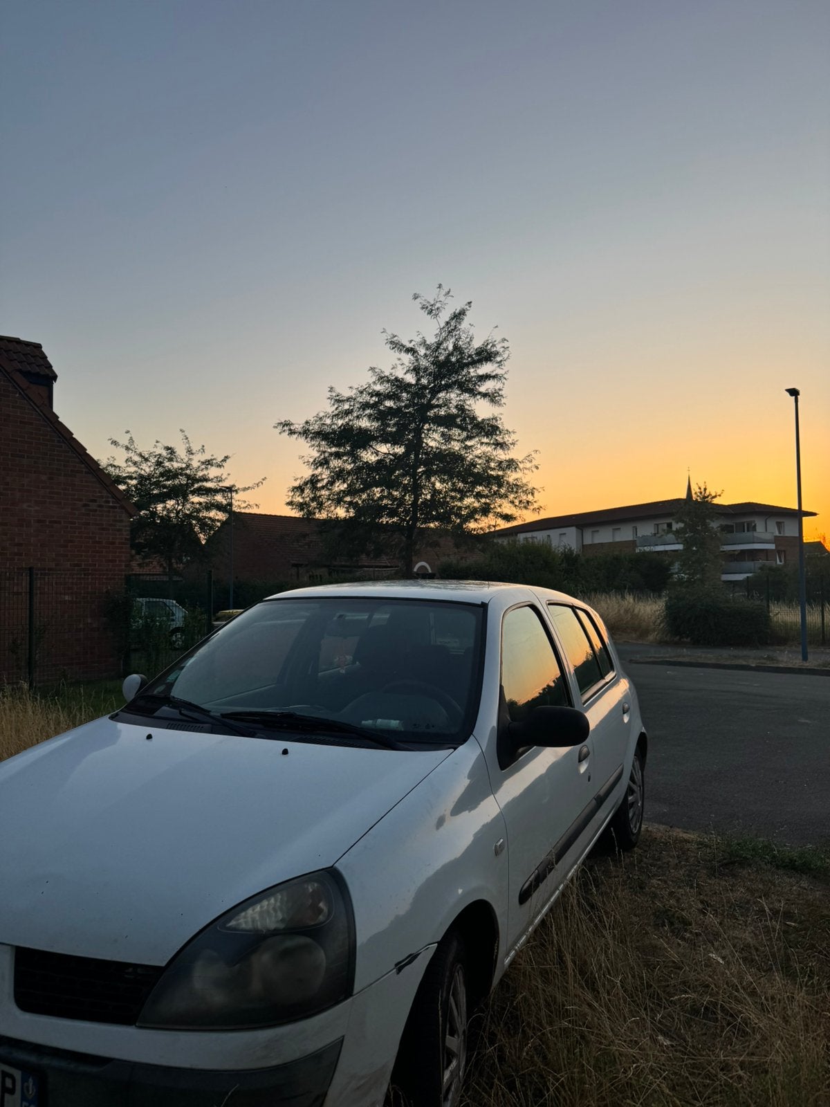 Renault Clio, Auto's, Renault, Particulier, Clio, Benzine, Euro 3, Berline, 5 deurs, Handgeschakeld, Wit, Blauw, Stof, Voorwielaandrijving
