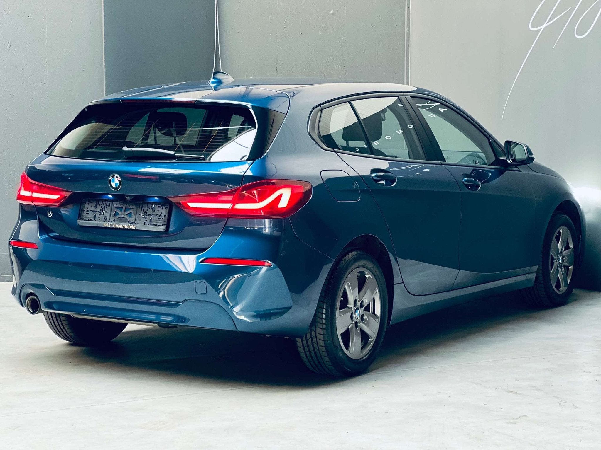 BMW 1 Serie 116 d *LED*VIRTUAL COCKPIT*CARPLAY*CARNET COMPLE, Auto's, Gebruikt, Bedrijf, 5 deurs, 3 cilinders