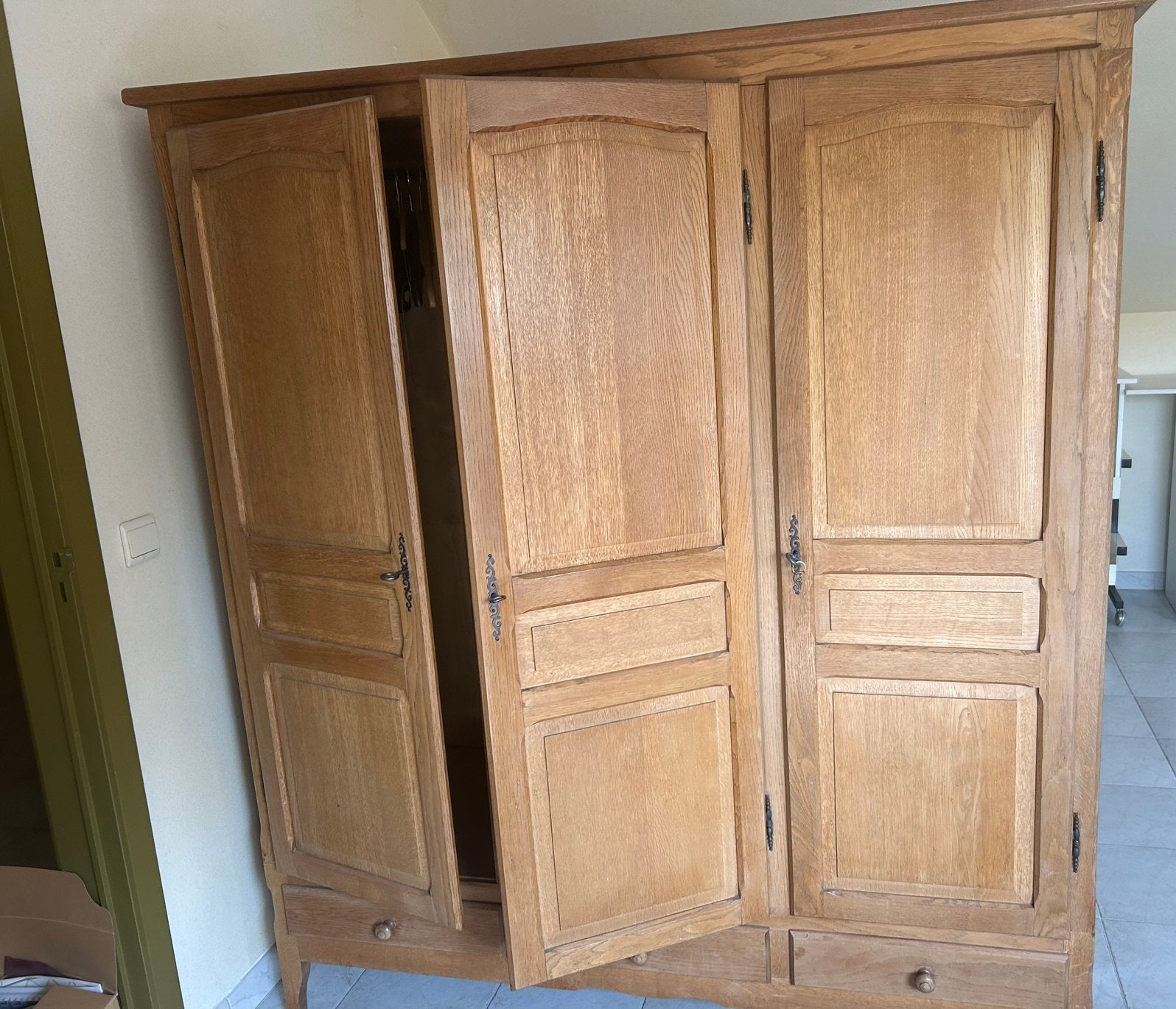 Armoire et buffet assortis, Enlèvement, Utilisé