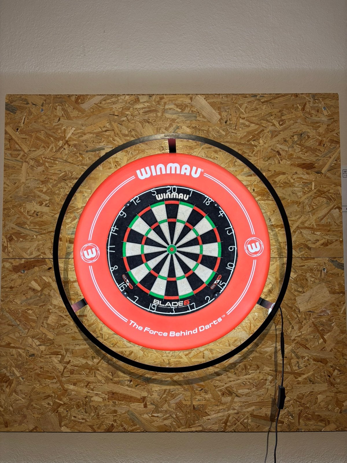 Complete dartset Winmau & Bulls, Ophalen, Zo goed als nieuw, Dartbord