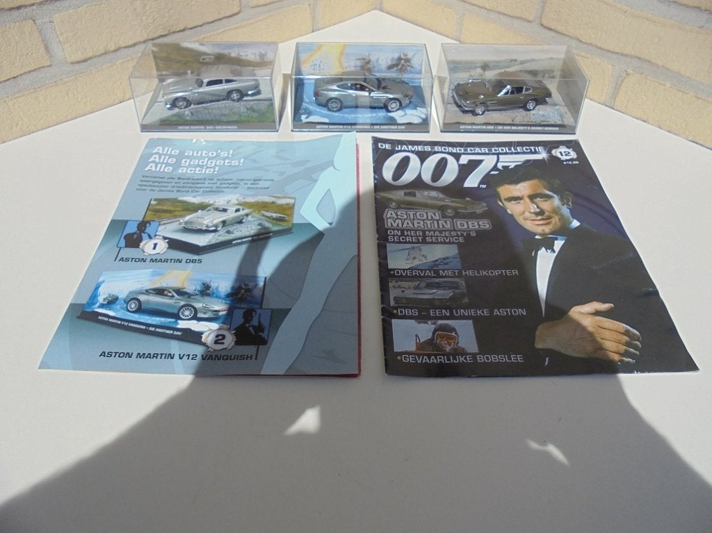 James Bond 3 Aston Martin's met boekjes, Ophalen of Verzenden, Zo goed als nieuw, Film, Overige typen