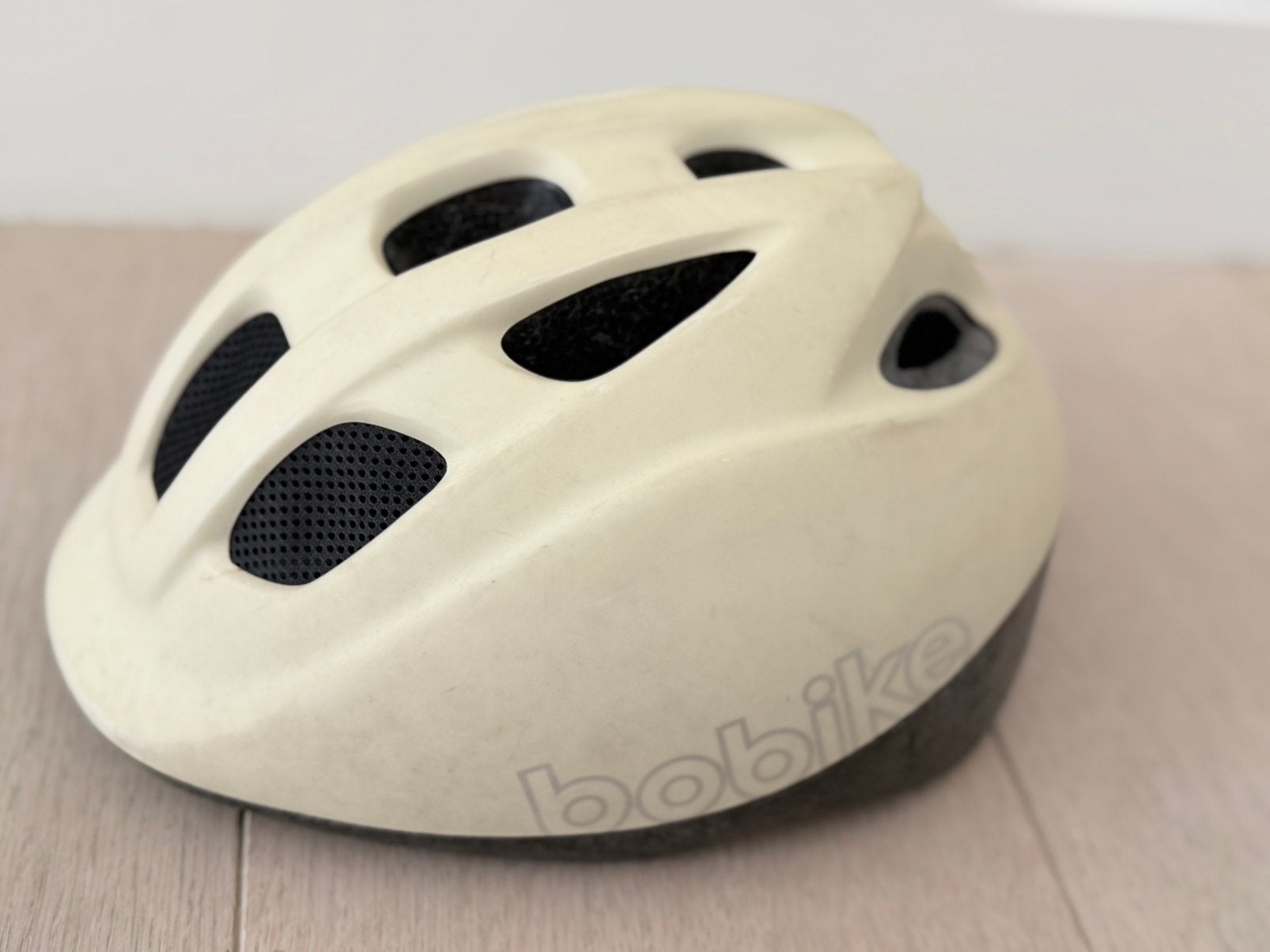 Bobike GO kinderfietshelm (Kleur: Vanilla Cup Cake / Crème)., Ophalen, Gebruikt, XS, Jongen of Meisje