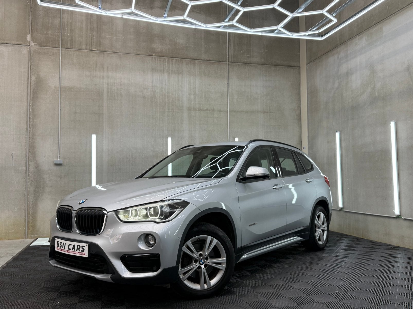 BMW X1/XENON/1STE EIGENAAR/LEER/PDC/CRUISE/GARANTIE, Auto's, Leder, 5 zetels, 5 deurs, BMW Premium Selection