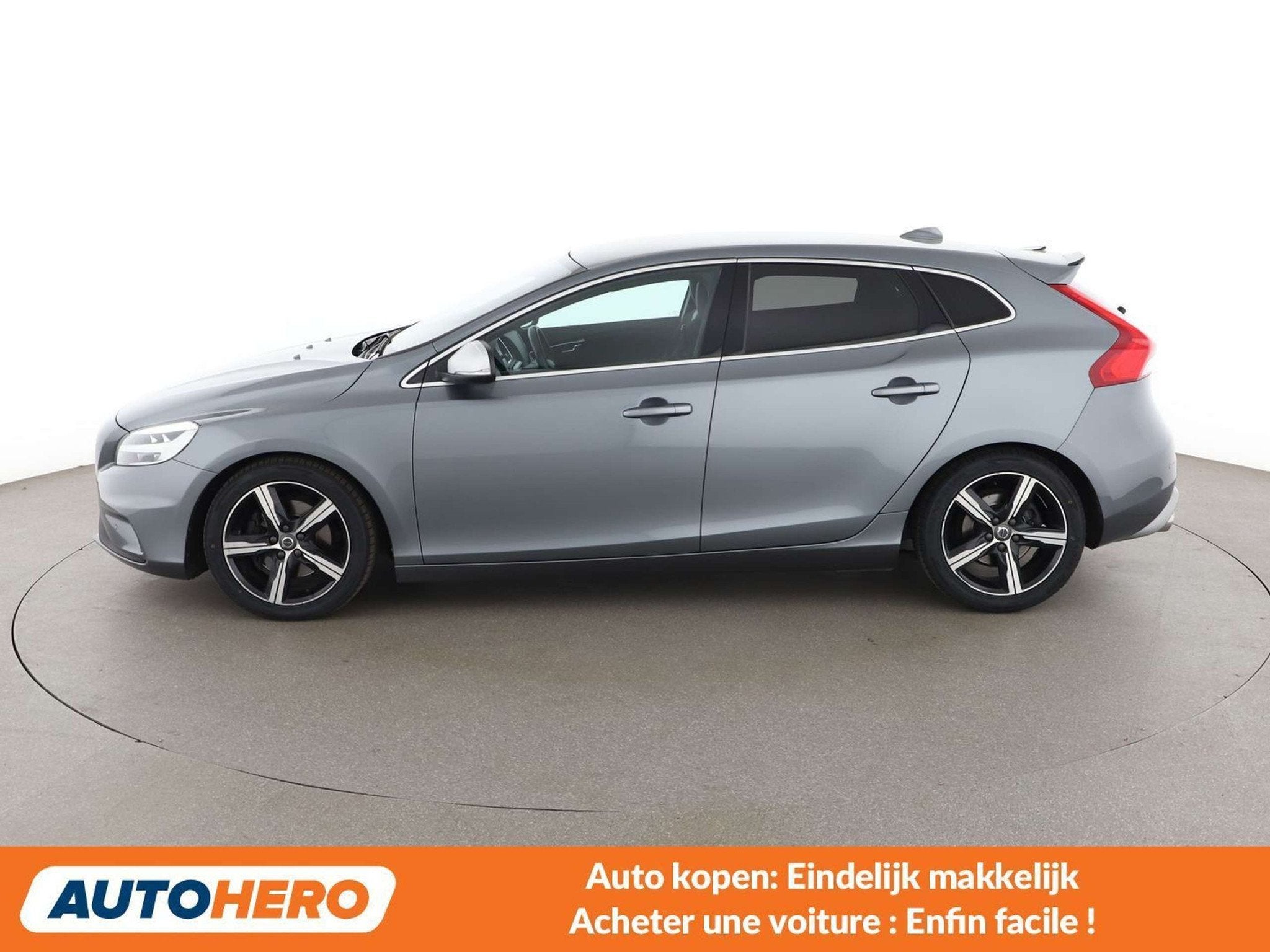 Volvo V40 2.0 T2 R-Design (année de construction 2018), Autos, Achat, Boîte manuelle, 1546 kg, 5 portes