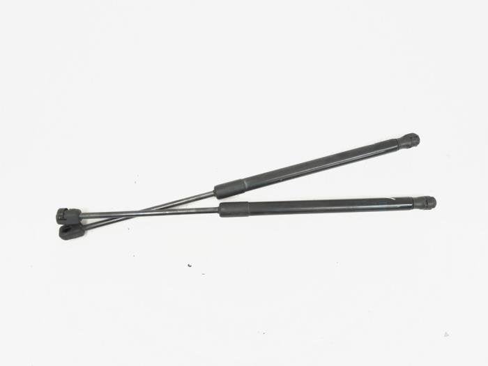 Kit amortisseur couvercle coffre d'un Volkswagen Scirocco, Volkswagen, -, 3 mois de garantie, Utilisé