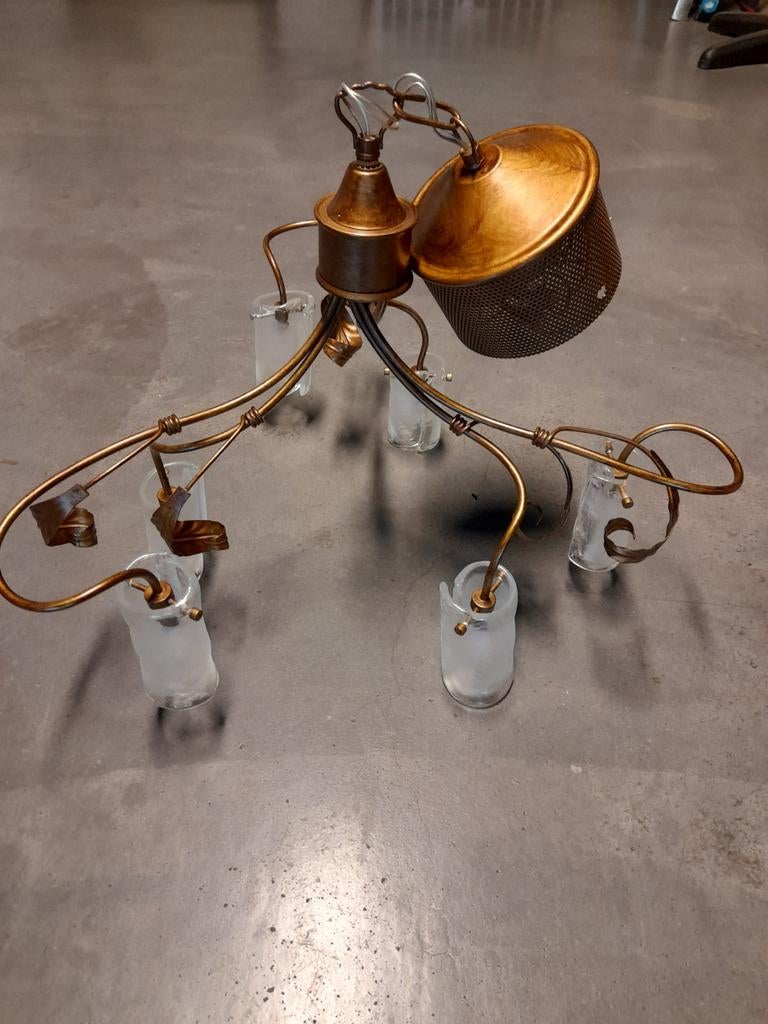 Lustre en bronze., Enlèvement