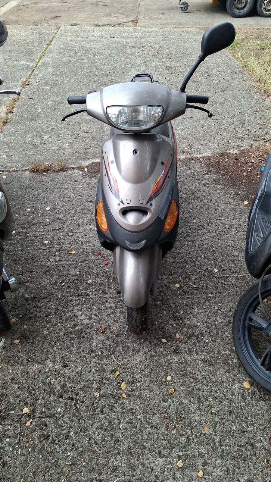 A klasse 50cc 4takt scooter start en rijd goed papieren sleu, Fietsen en Brommers, Ophalen of Verzenden