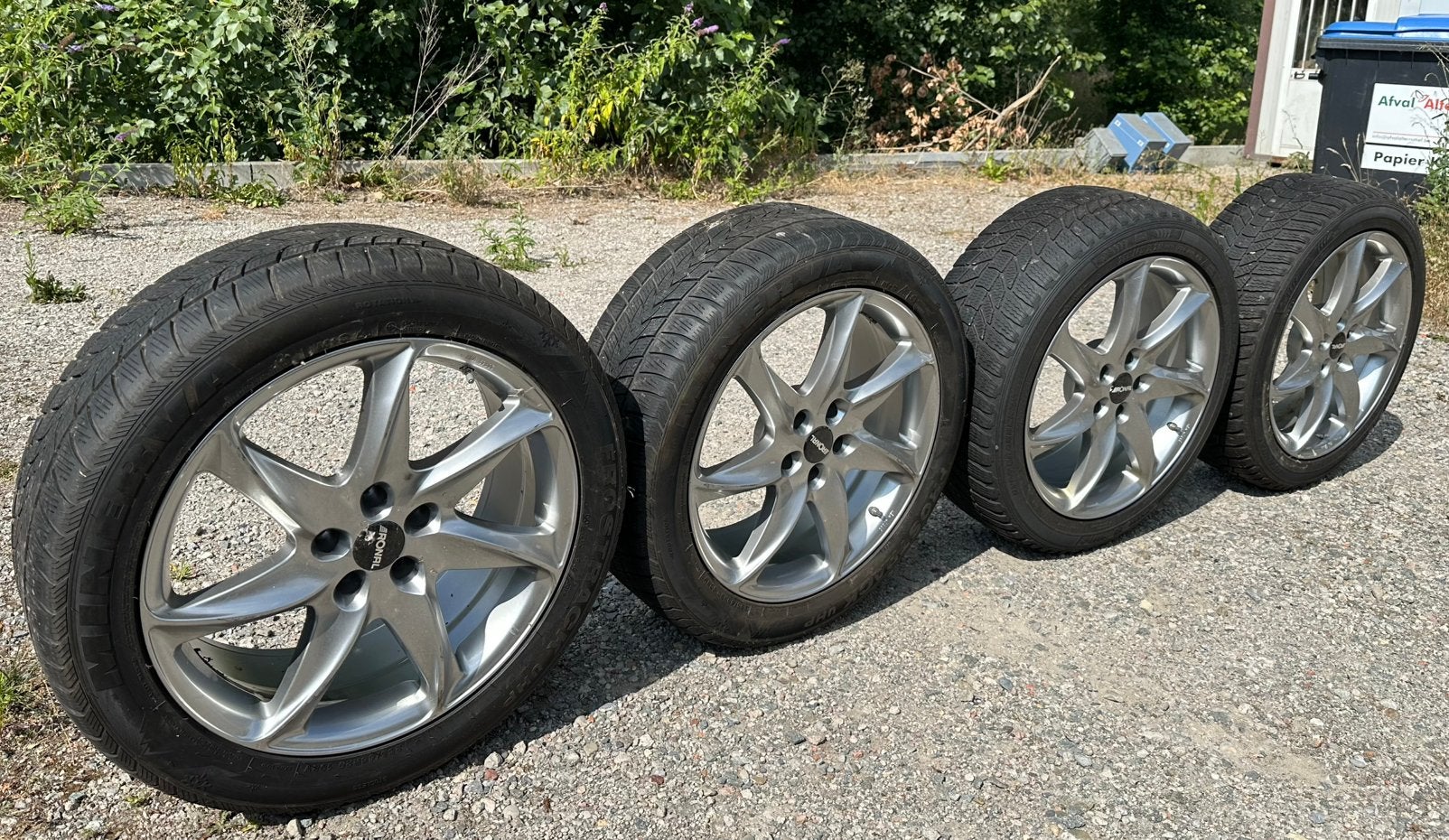 Belles jantes Tesla avec pneus en très bon état, Neuf, Pneus et Jantes, Véhicule de tourisme, Enlèvement
