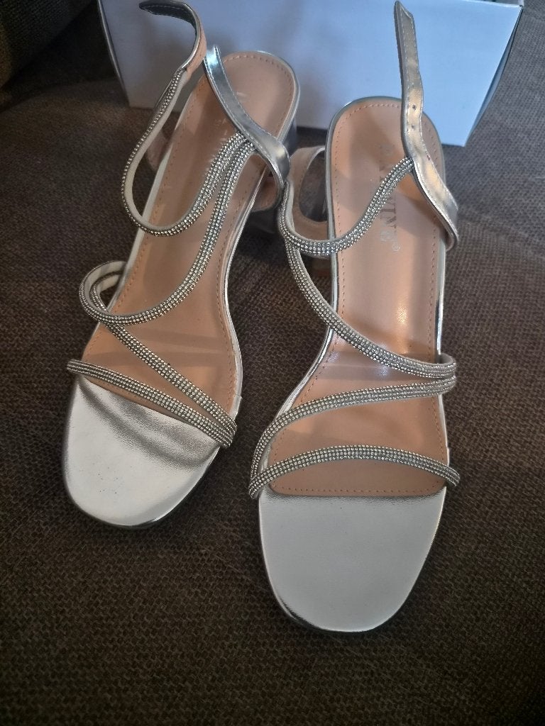 Chaussure argenté, Neuf, Day- vine, Enlèvement, Sandales et Mûles
