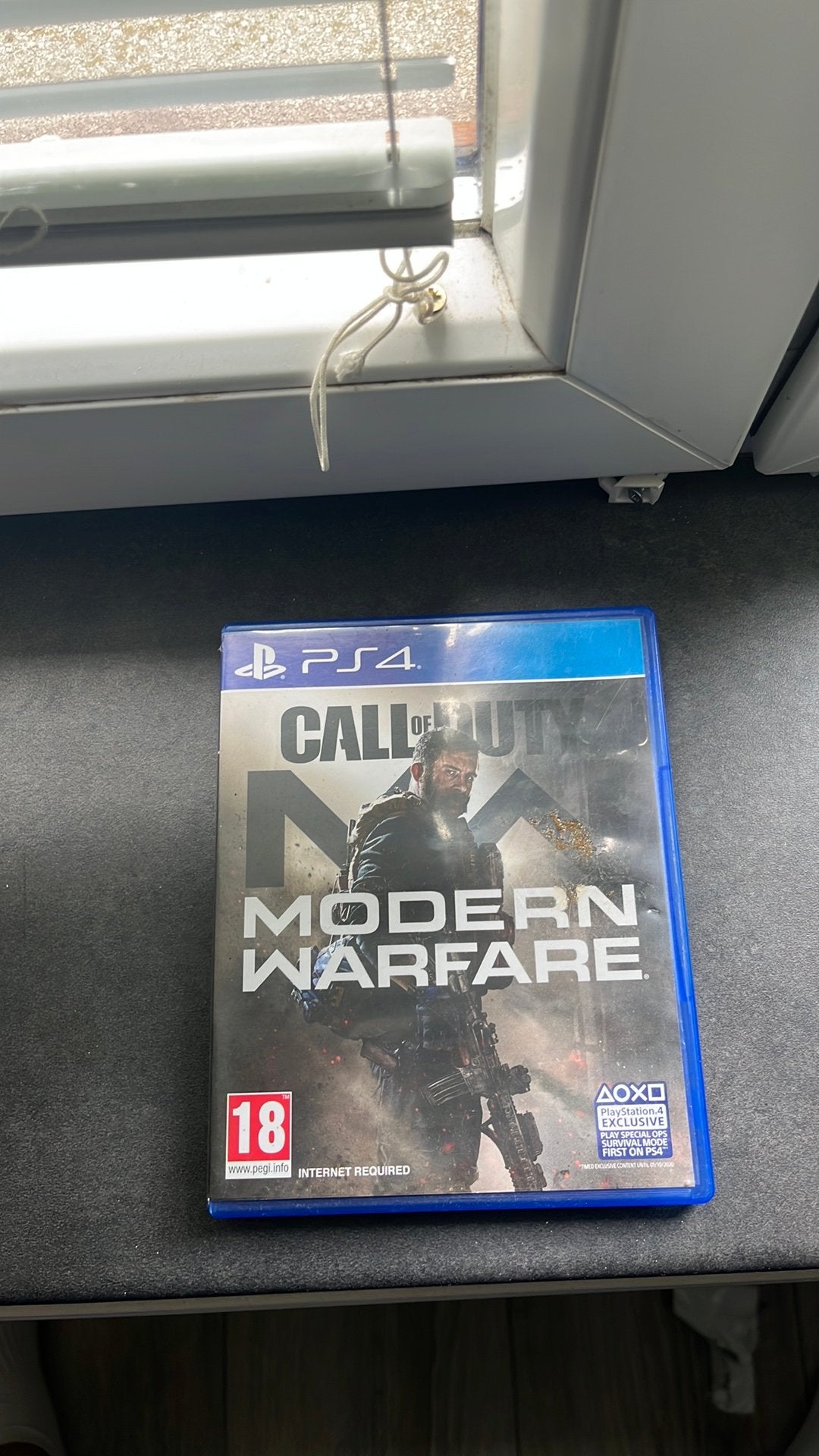 Modern warfare game voor ps4 + ps5, Consoles de jeu & Jeux vidéo, Jeux | Sony PlayStation 4, Enlèvement, Comme neuf