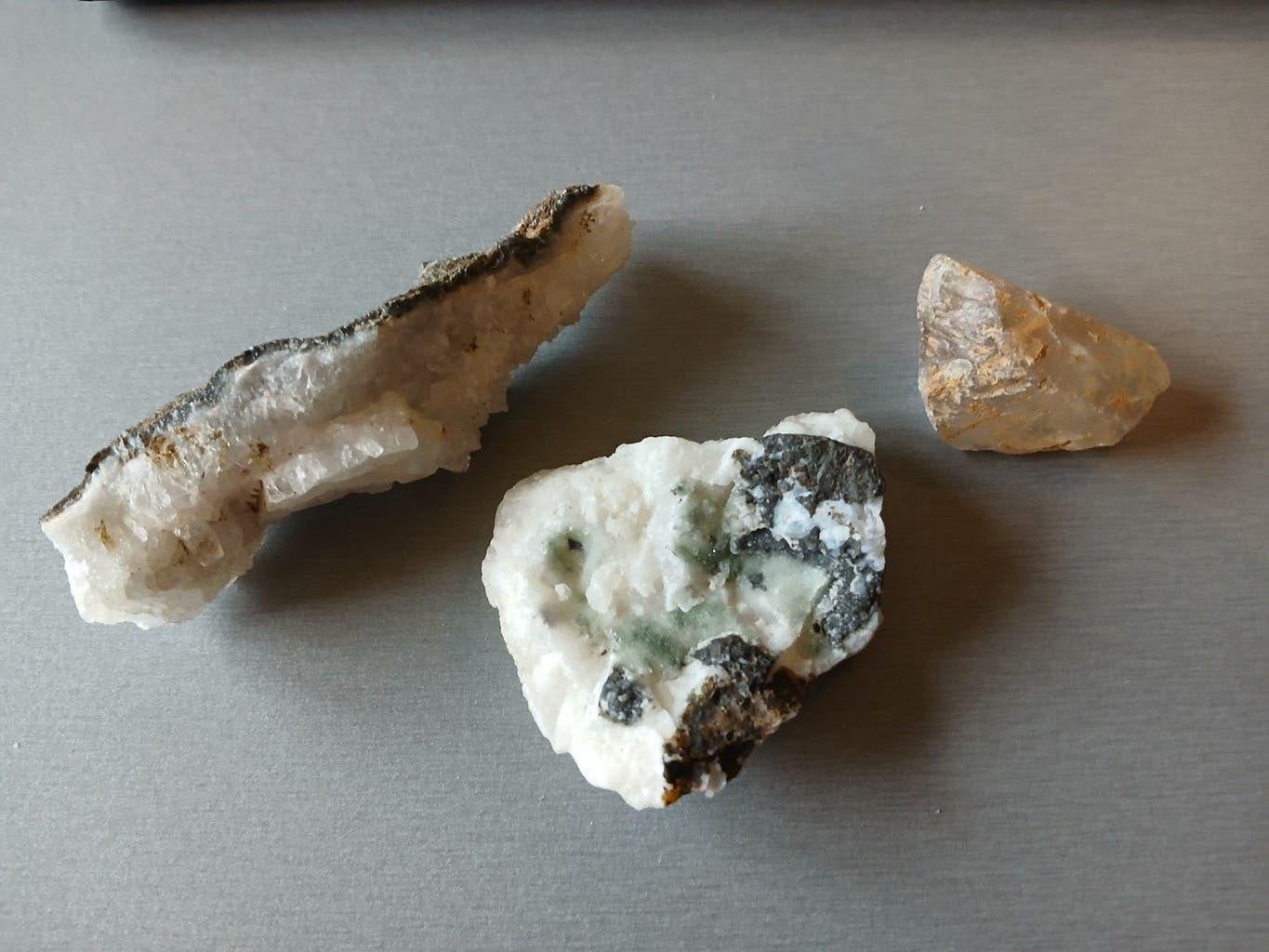 pierres de collection quartz 60g, 38g et 13g, Collections, Enlèvement ou Envoi, Minéral