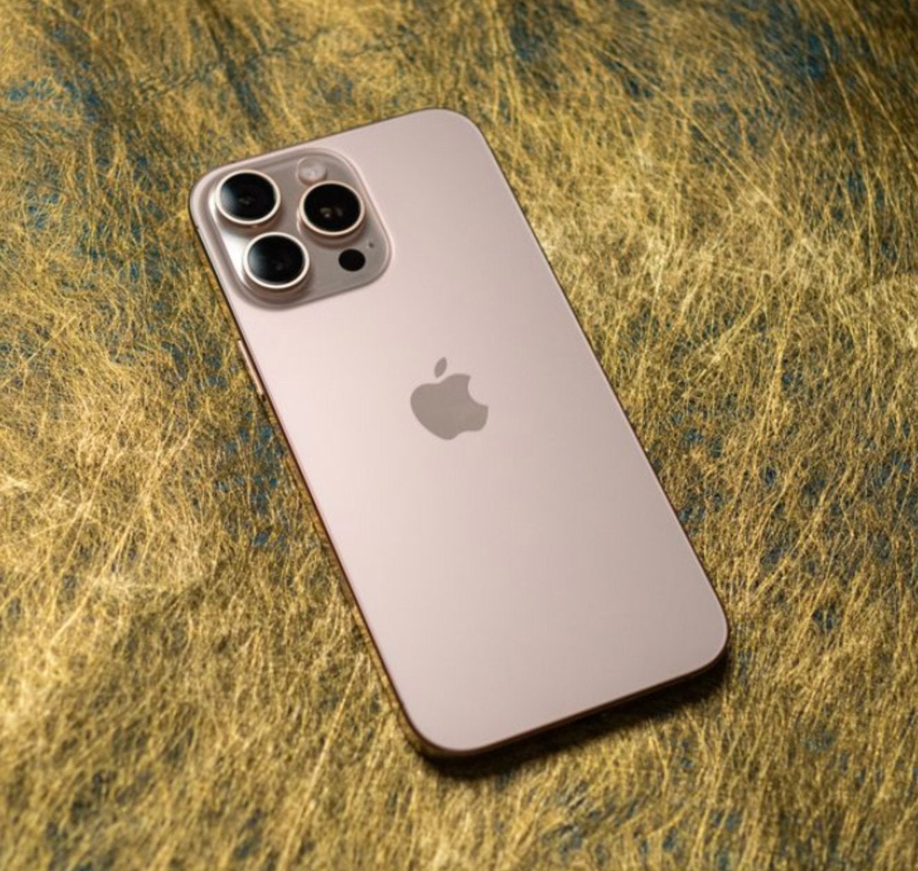 Iphone 16 pro max + macbook air 2019 echange, Enlèvement, Comme neuf, IPhone 16