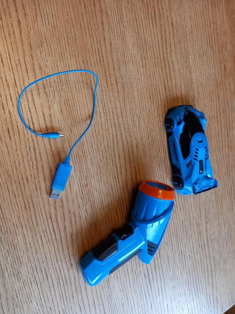 Voiture télécommandée Airhogs Zéro Gravité Laser, Enfants & Bébés, Jouets | Véhicules en jouets, Enlèvement, Utilisé