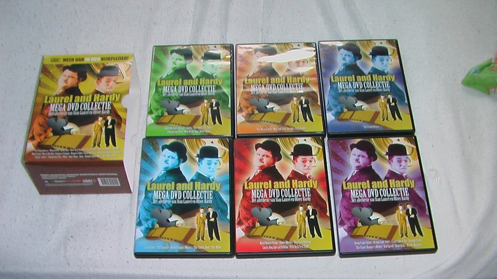Grote box van de eerste Laurel en Hardy Films op DVD'S., Enlèvement ou Envoi, Anglais, Tous les âges, Comme neuf