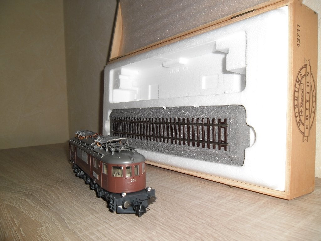 ROCO 43711 LOCOMOTIVE AE 6 / 8 BLS, Hobby & Loisirs créatifs, Analogique, Enlèvement ou Envoi, Comme neuf, Roco
