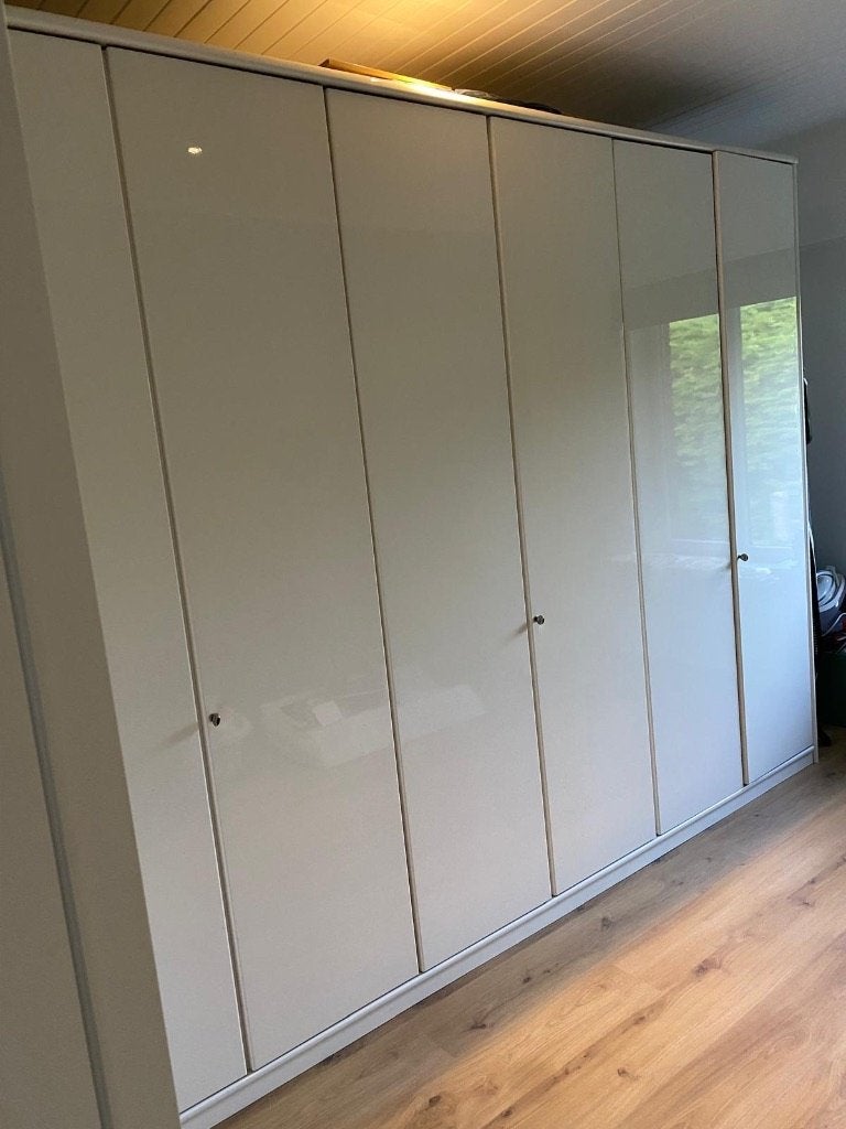 Kleerkast in wit hoogglans 3m breed, Huis en Inrichting, Ophalen, Met deur(en), 200 cm of meer, Zo goed als nieuw