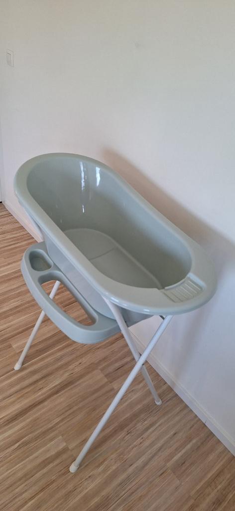 Babybadje met staander €50 Bébé-jou, Ophalen, Zo goed als nieuw, Badje, Bébé-jou