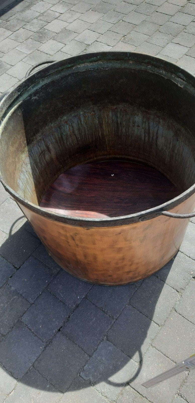 Grote rood koperen ketels. Opgeschuurd en gevernist voor oli, Tuin en Terras, Bloembakken en Plantenbakken, Ophalen