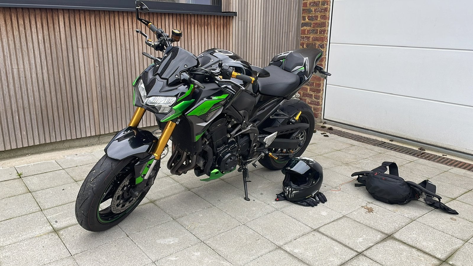 Performances complètes de la Kawasaki Z900se, Plus de 35 kW, Permis Moto A1 minimum, 949 cm³, Éclairage LED
