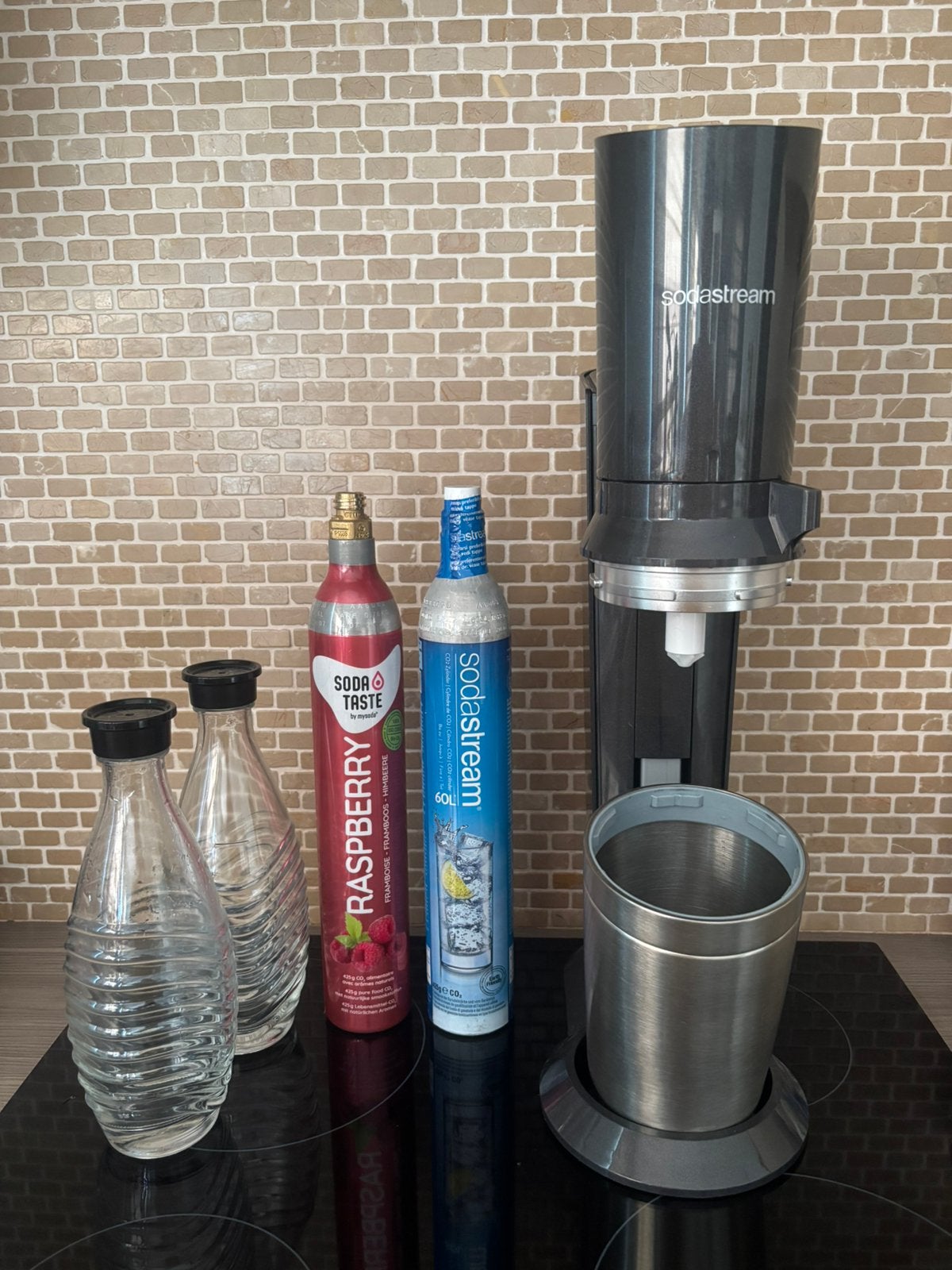 Sodastream Crystal + 2glazen flessen  + 2volle CO2-cilinders, Ophalen, Zo goed als nieuw