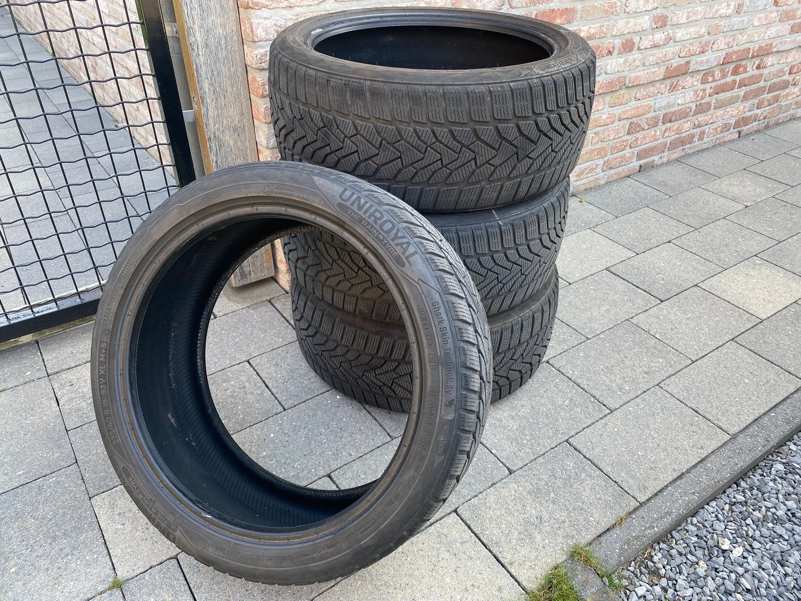 4 winter banden te koop.Uniroyal WinterExpert 225/40 R18 92V, Auto-onderdelen, Banden en Velgen, Ophalen, 18 inch, Overige, Winterbanden
